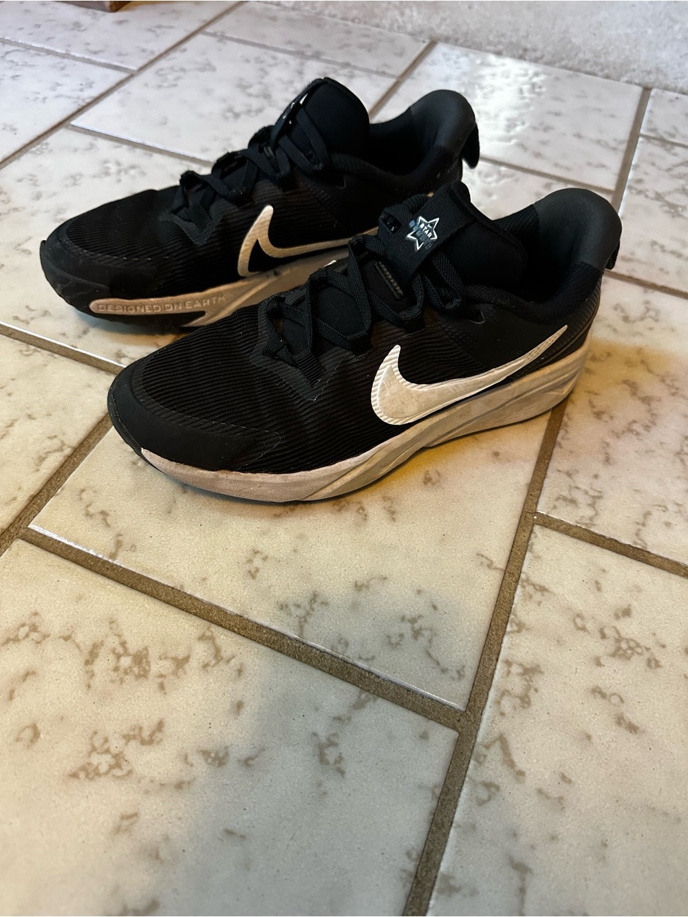 Nike Girls Black Athletic Sneakers
